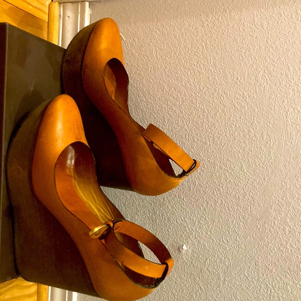 Chloè light brown/tan leather super high platform heel, ankle strap w/brass